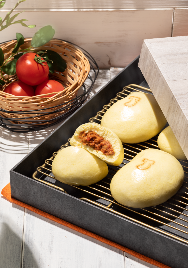 熱っついよ！東京ばな奈カレーまん＜ピリ辛トマトカレー＞