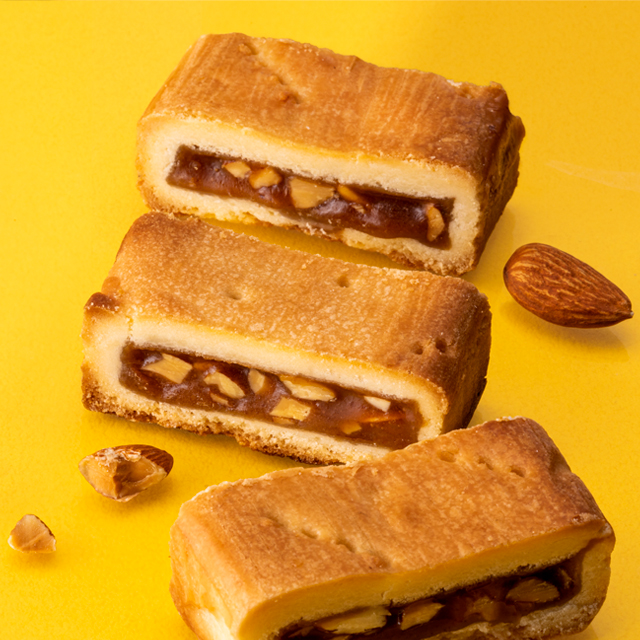 TOKYO BANANA Almond Caramel Sandwich Cookies 1